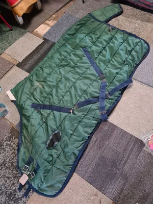 5'9 green medium stable rug, good condition