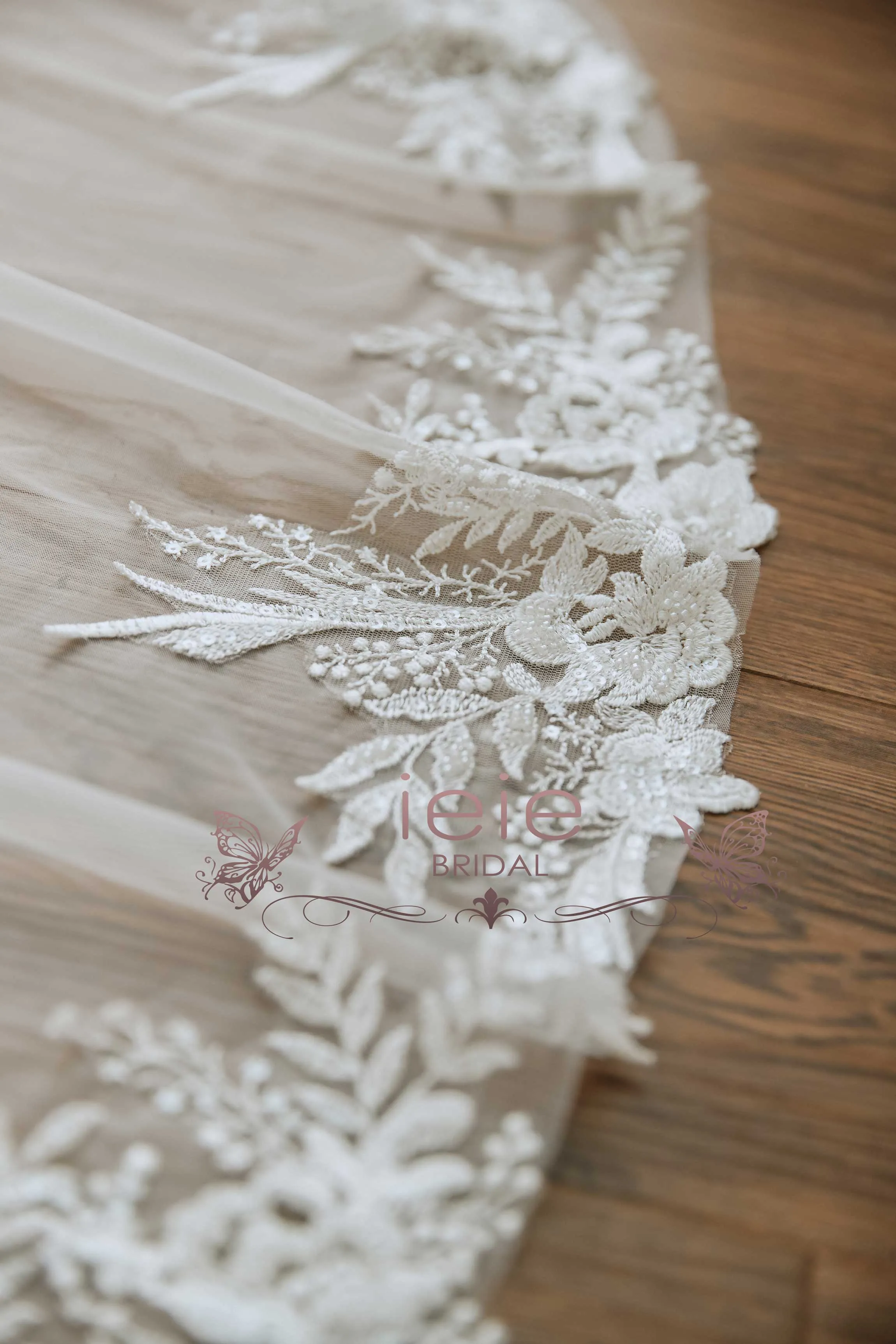 Cathedral Length Lace Wedding Veil VG3034