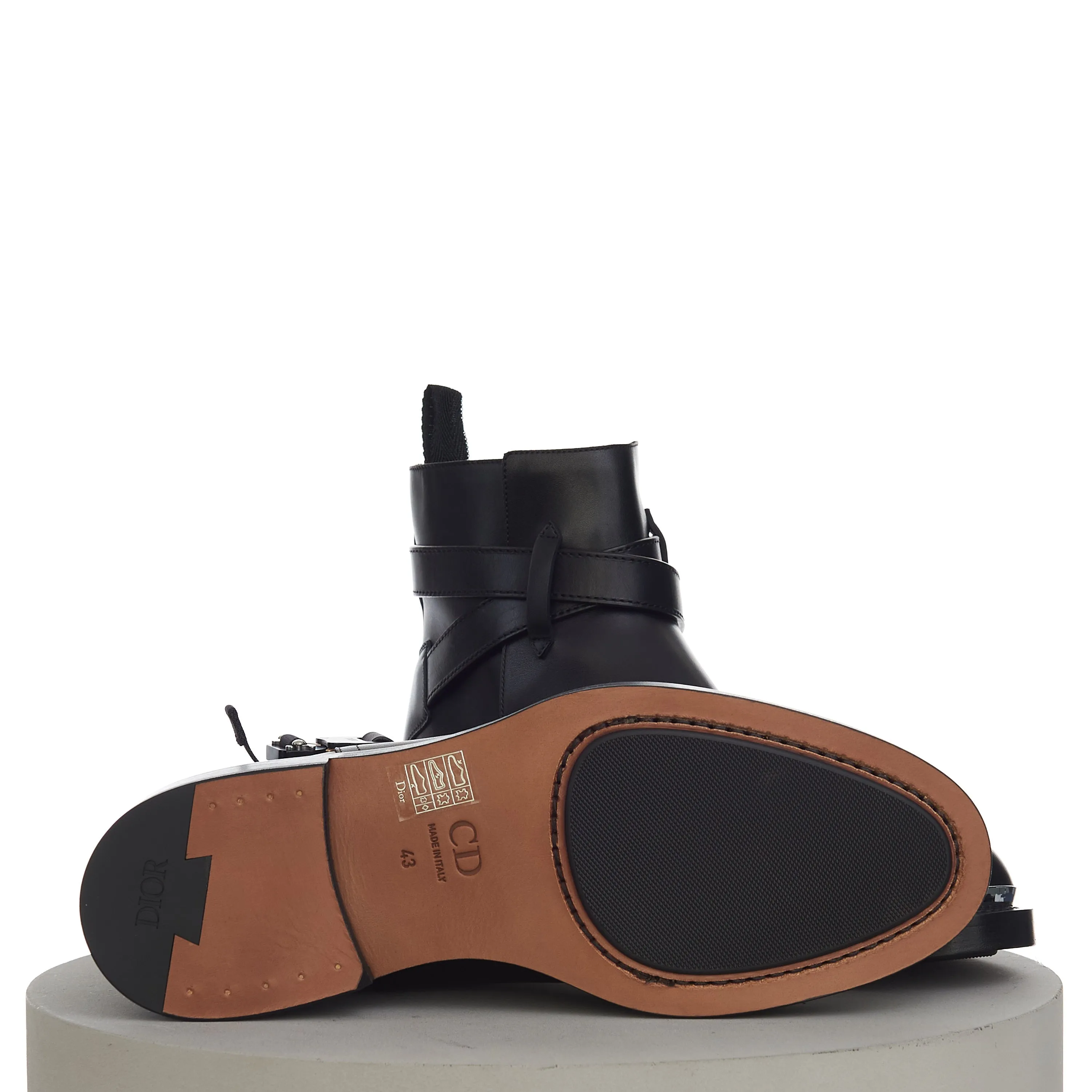 Evidence Ankle Boot In Black Smooth Calfskin With Aluminium Buckle