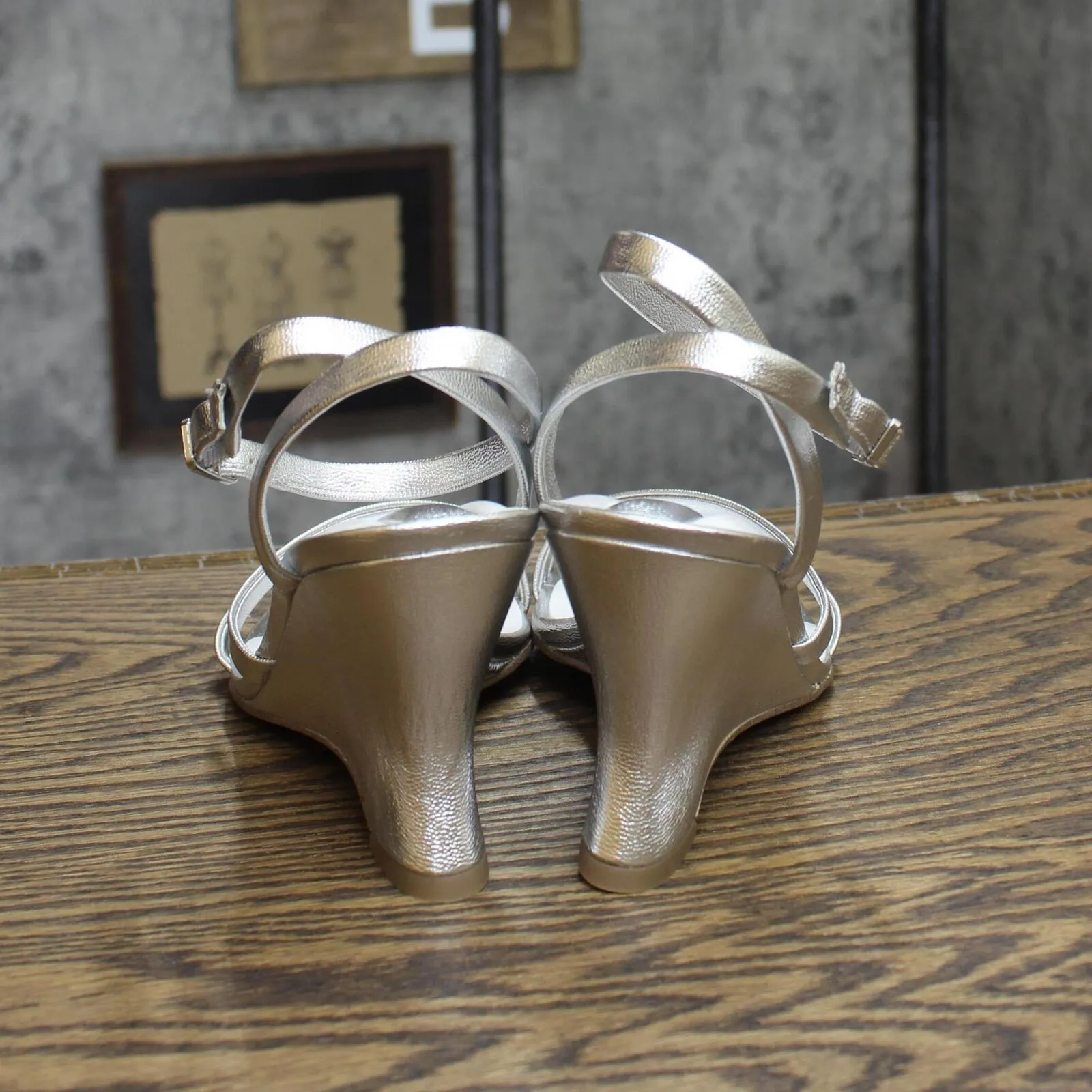 Franco Sarto Womens Franca Sandals Shoes I1117S2 Silver Faux Leather Gray 8M
