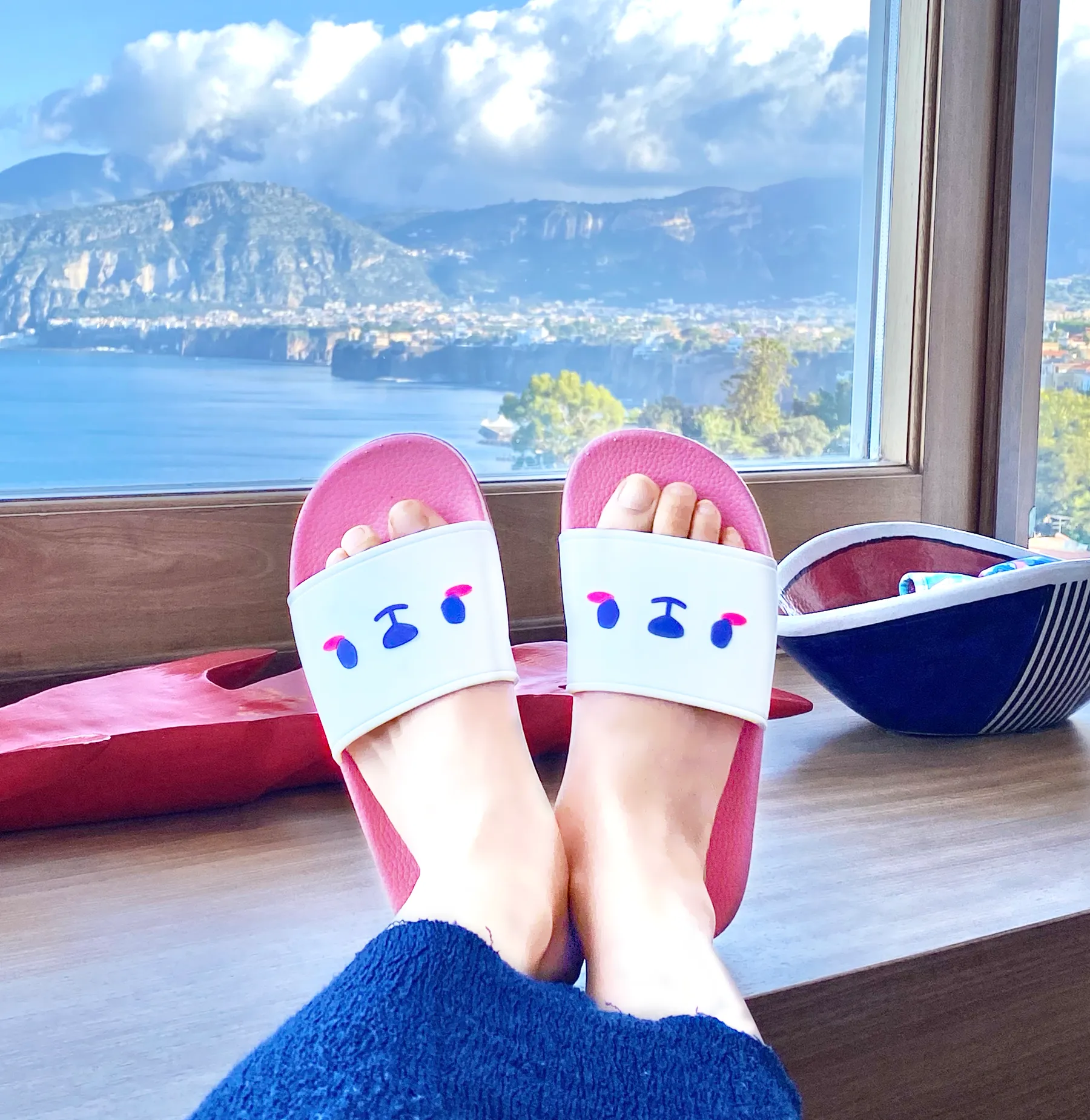 Ichigo-kuma slides  •ᴥ•