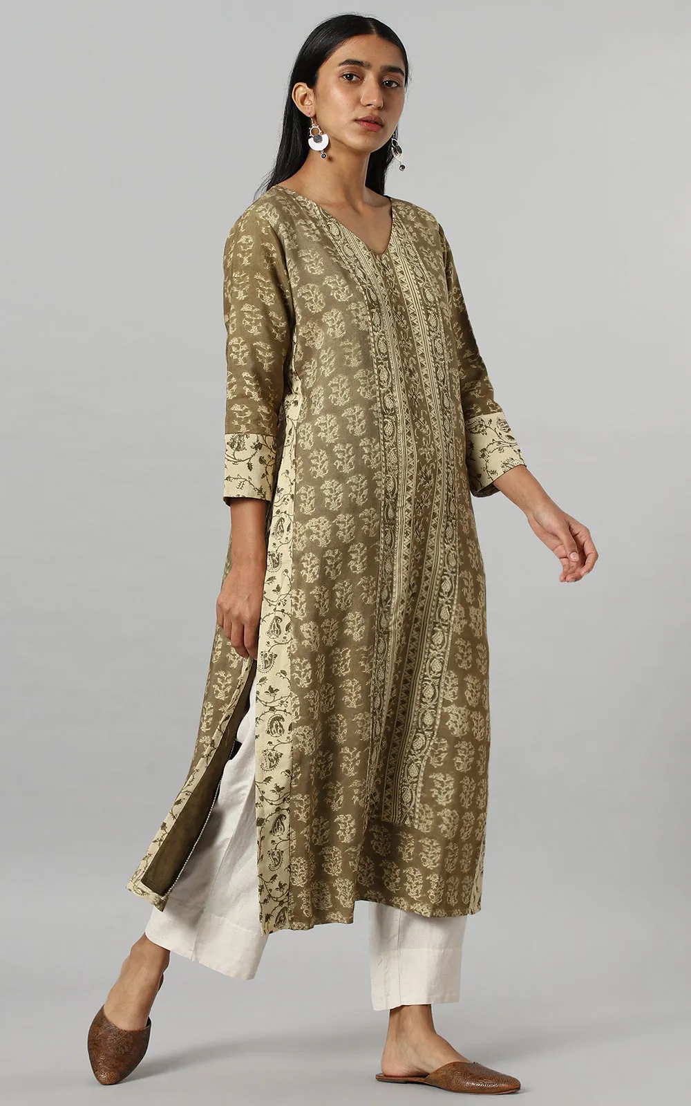 JADE STRAIGHT KURTA IN SILK