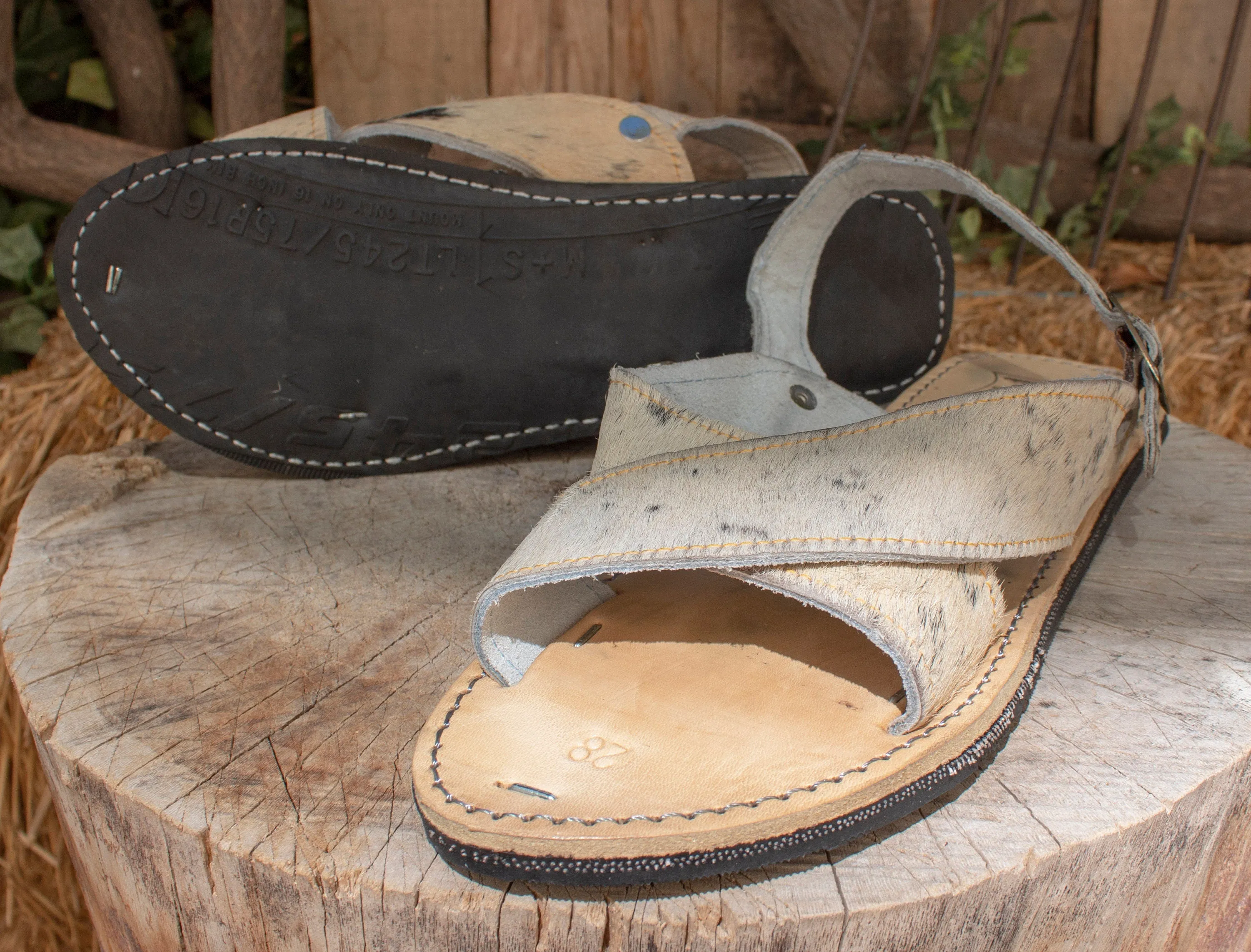 MENS LEATHER 2 strap COWHAIR black & white mexican sandals with tire sole Size 9 Huarache pelo de vaca