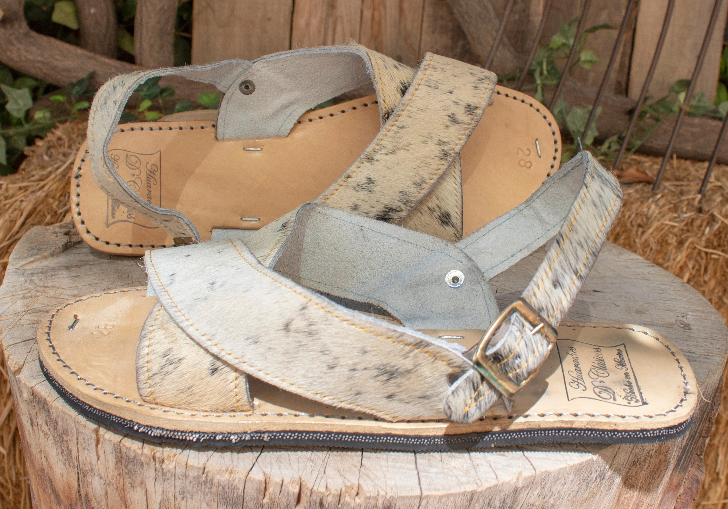 MENS LEATHER 2 strap COWHAIR black & white mexican sandals with tire sole Size 9 Huarache pelo de vaca
