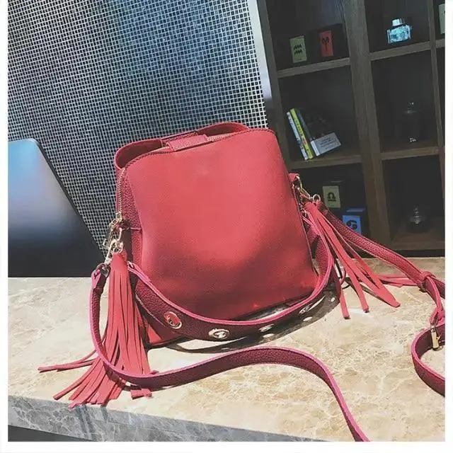 New Fashionable Scrub Women Bucket Bag Vintage Tassel Messenger Bag High Quality Shoulder Bag Simple Crossbody Bag For Females