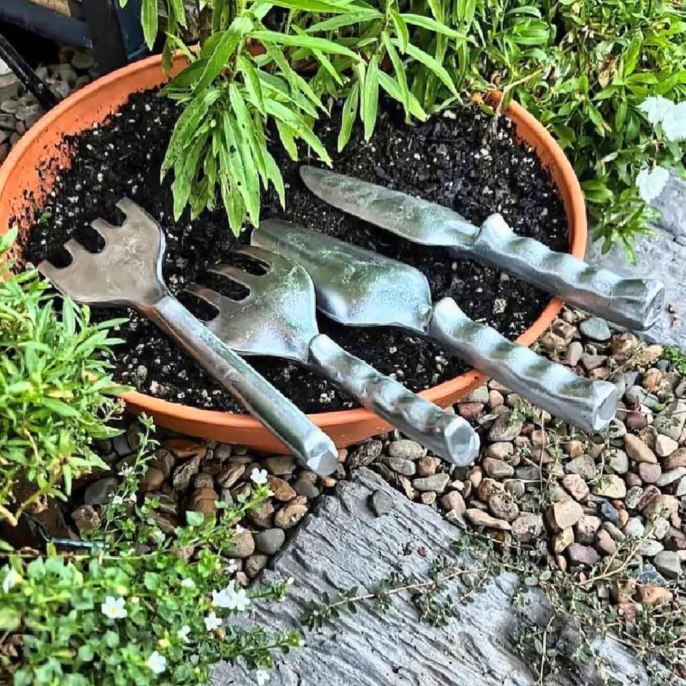 The Narrow Garden Trowel